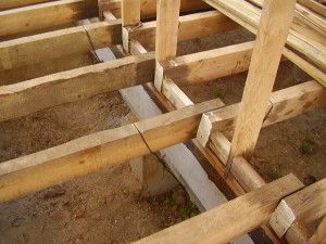 Распорки между балками пола